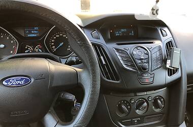 Хэтчбек Ford Focus 2012 в 