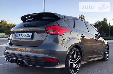 Хэтчбек Ford Focus 2016 в Киеве