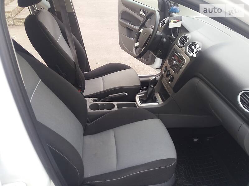 Хетчбек Ford Focus 2010 в Радивиліві