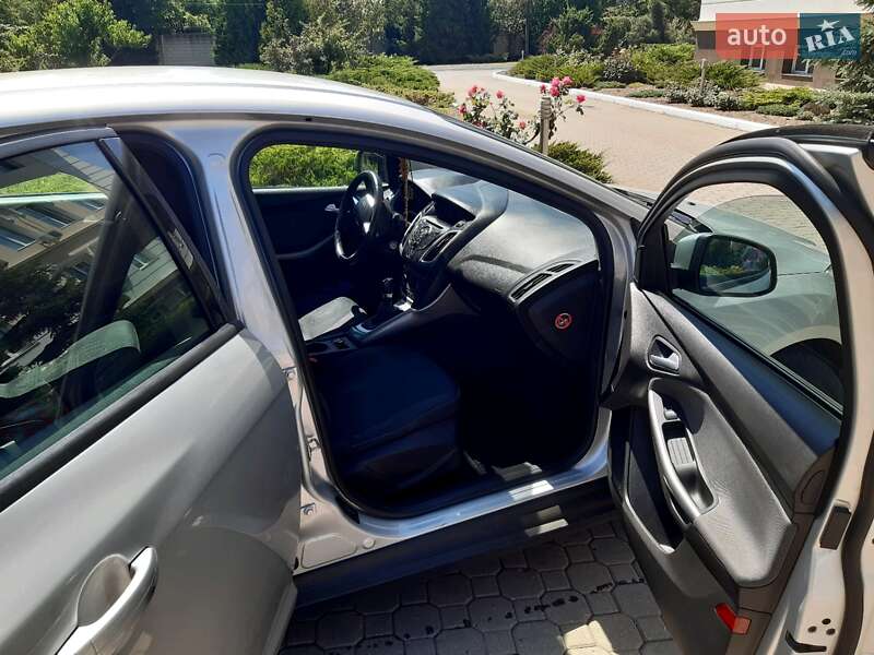 Седан Ford Focus 2013 в Киеве фото 5 Седан Ford Focus 2013 в Киеве