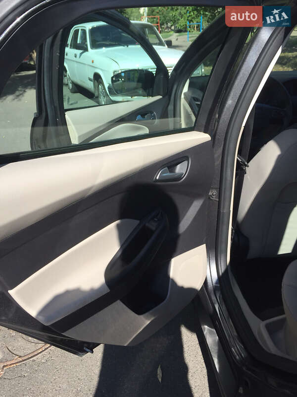 Седан Ford Focus 2014 в Киеве фото 6 Седан Ford Focus 2014 в Киеве