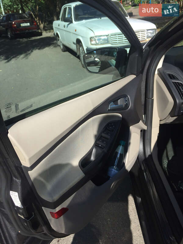 Седан Ford Focus 2014 в Киеве фото 5 Седан Ford Focus 2014 в Киеве