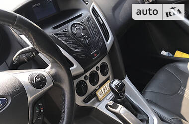 Хетчбек Ford Focus 2013 в 