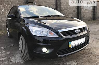Хэтчбек Ford Focus 2010 в 
