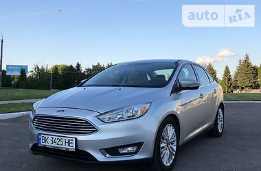 Седан Ford Focus 2015 в 
