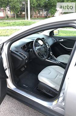 Седан Ford Focus 2015 в 