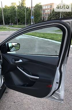 Седан Ford Focus 2015 в 