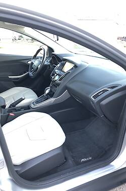 Седан Ford Focus 2015 в 