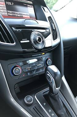 Седан Ford Focus 2015 в 