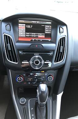 Седан Ford Focus 2015 в 
