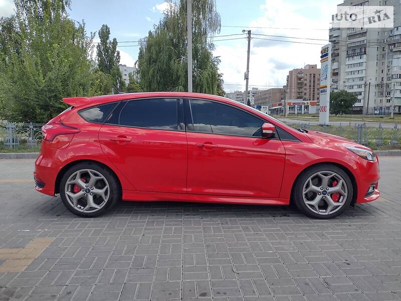 Хэтчбек Ford Focus 2015 в Харькове