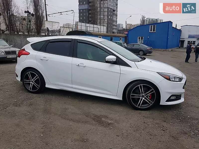 Хэтчбек Ford Focus 2017 в Киеве