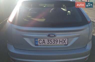 Хэтчбек Ford Focus 2011 в 