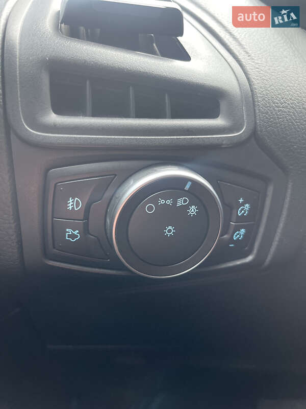 Седан Ford Focus 2017 в Киеве