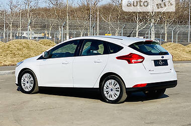 Хетчбек Ford Focus 2016 в 