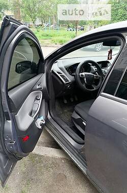 Хэтчбек Ford Focus 2014 в 