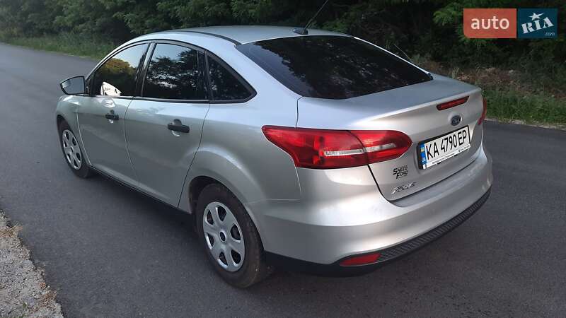 Седан Ford Focus 2015 в Киеве фото 3 Седан Ford Focus 2015 в Киеве