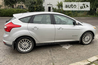 Хэтчбек Ford Focus 2014 в 