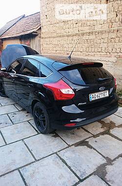 Хэтчбек Ford Focus 2012 в 