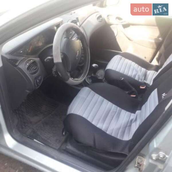 Седан Ford Focus 2003 в Днепре
