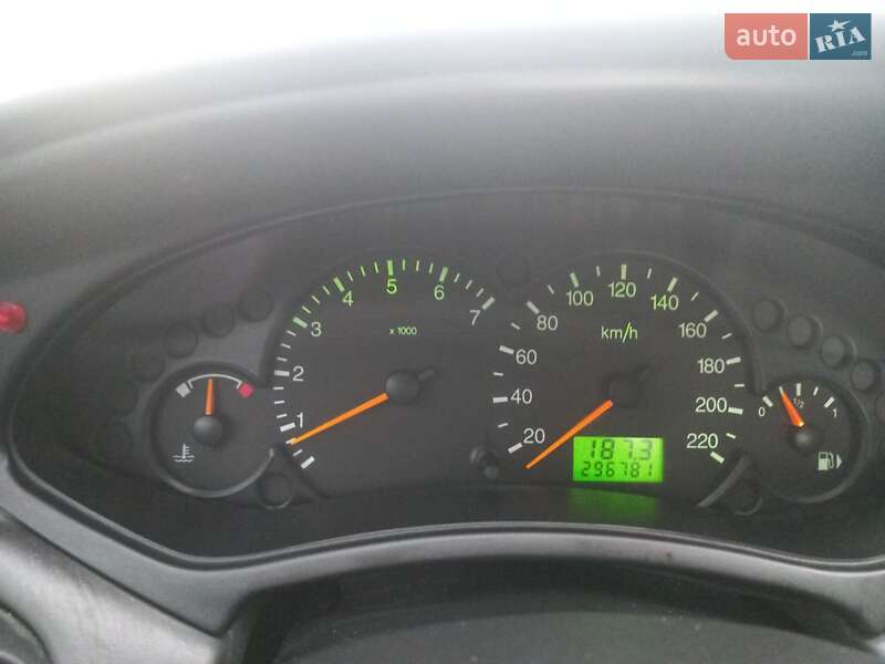 Седан Ford Focus 2004 в Киеве
