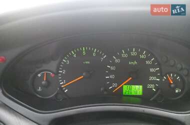 Седан Ford Focus 2004 в 