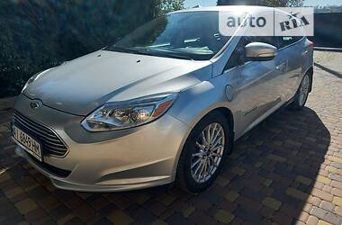 Хэтчбек Ford Focus 2012 в 