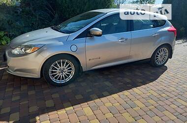 Хэтчбек Ford Focus 2012 в 