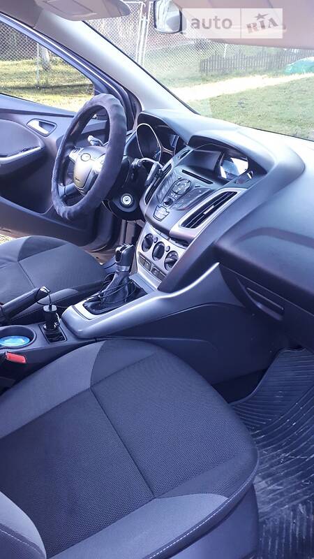 Хетчбек Ford Focus 2014 в Воловцю