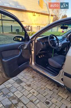 Седан Ford Focus 2003 в 