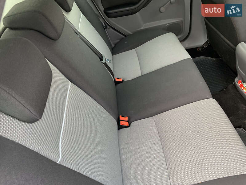 Хэтчбек Ford Focus 2010 в Попельне