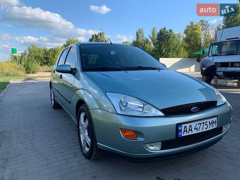 Хэтчбек Ford Focus 2000 в Киеве