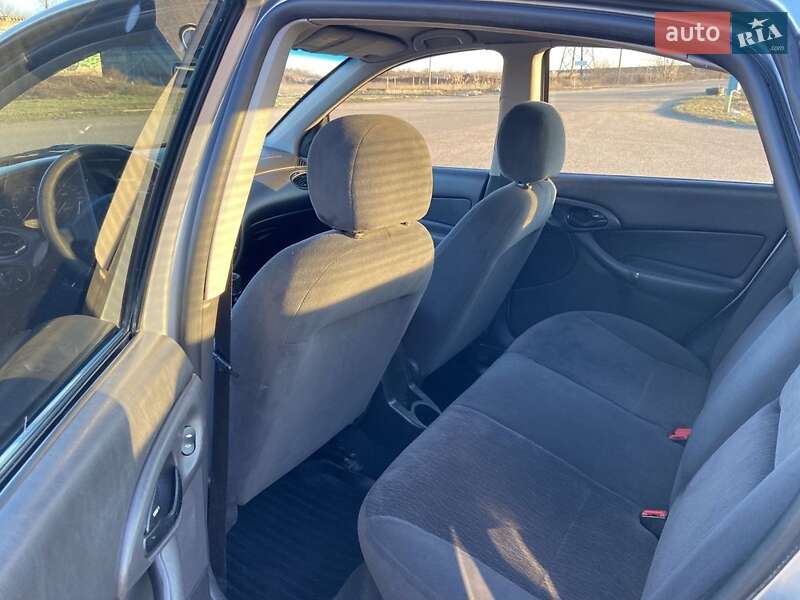 Седан Ford Focus 2001 в Южноукраинске