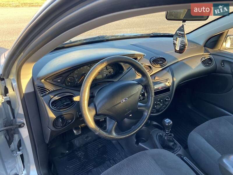 Седан Ford Focus 2001 в Южноукраинске