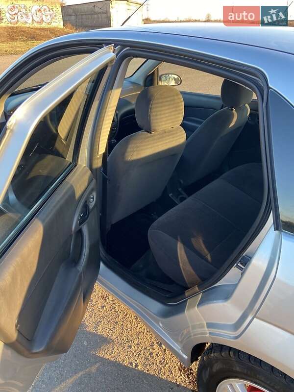 Седан Ford Focus 2001 в Южноукраинске