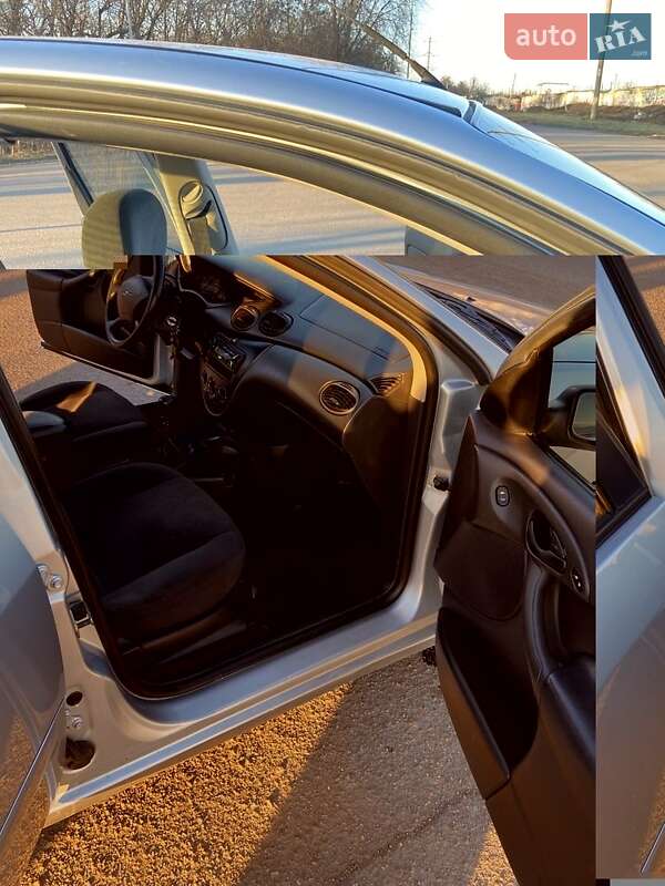 Седан Ford Focus 2001 в Южноукраинске