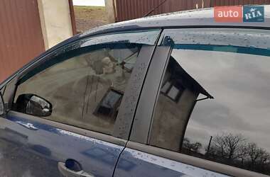 Хэтчбек Ford Focus 2010 в 