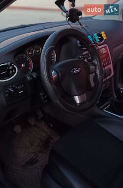 Хэтчбек Ford Focus 2006 в Тячеве