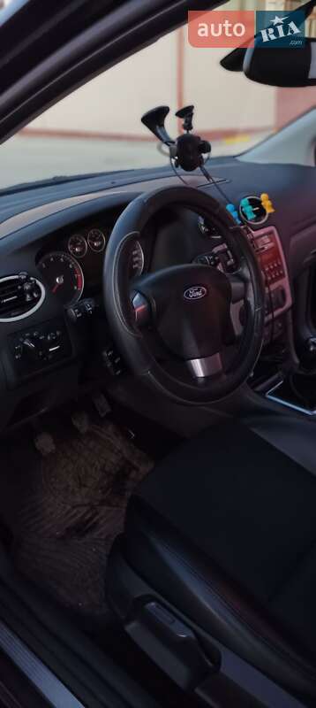 Хэтчбек Ford Focus 2006 в Тячеве