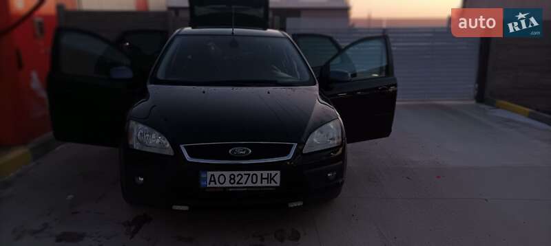 Хэтчбек Ford Focus 2006 в Тячеве