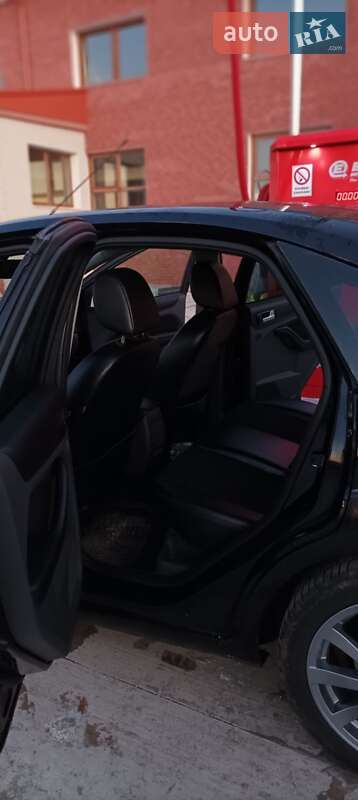 Хэтчбек Ford Focus 2006 в Тячеве