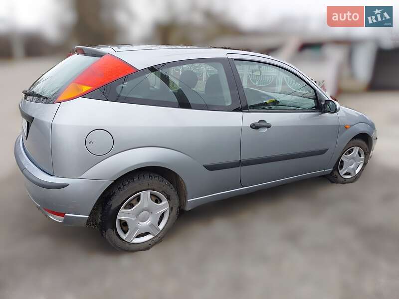 Хэтчбек Ford Focus 2002 в Староконстантинове