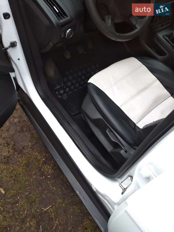 Хэтчбек Ford Focus 2014 в Киеве фото 3 Хэтчбек Ford Focus 2014 в Киеве