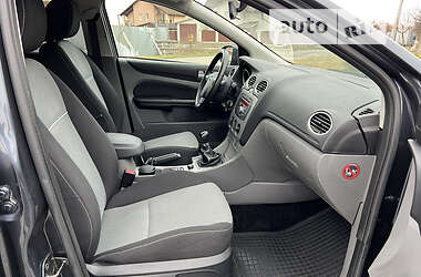Хэтчбек Ford Focus 2010 в 
