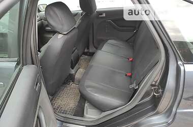 Хэтчбек Ford Focus 2007 в 