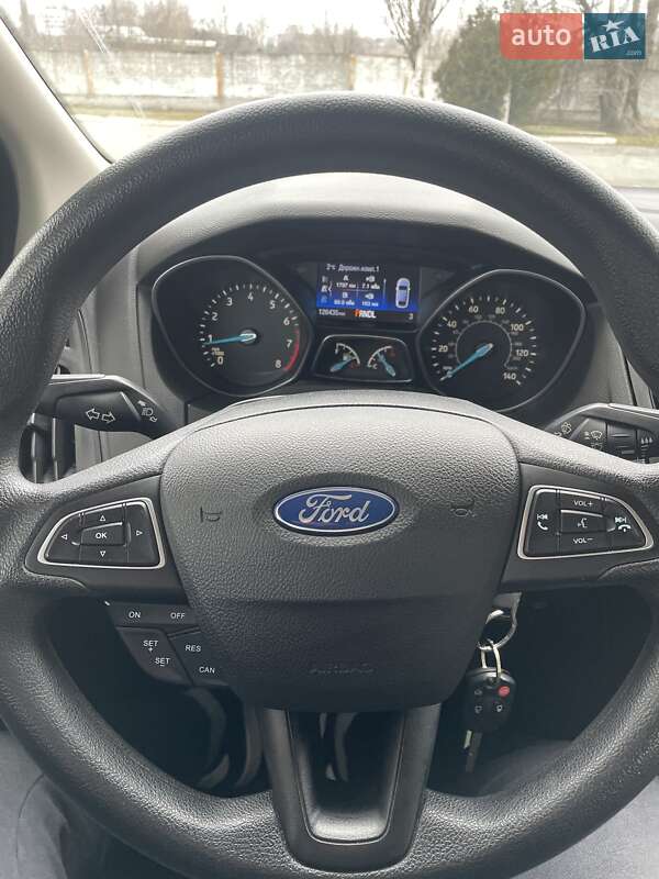 Седан Ford Focus 2016 в Дніпрі
