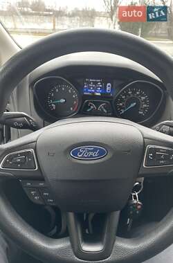 Седан Ford Focus 2016 в 