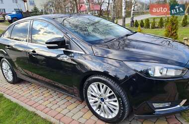 Седан Ford Focus 2015 в 