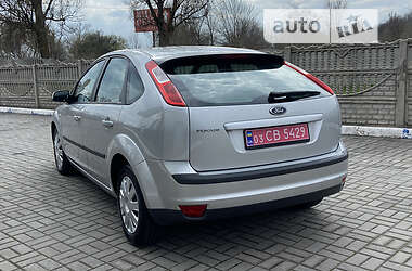 Хэтчбек Ford Focus 2006 в 