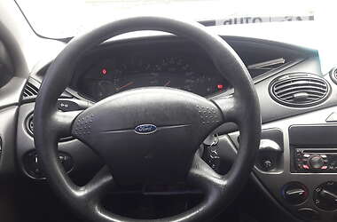 Хэтчбек Ford Focus 2002 в 